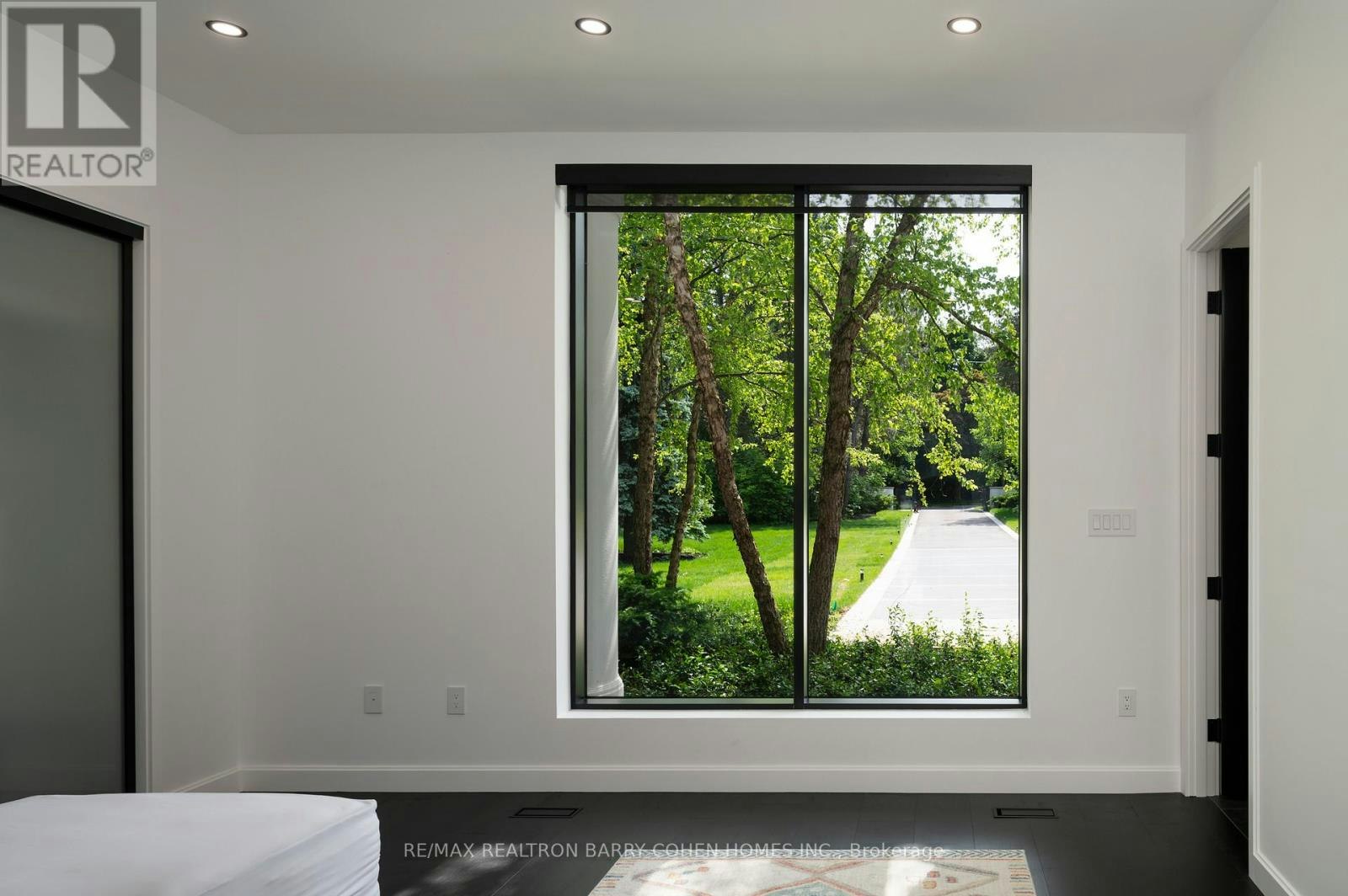 45 Park Lane Circle, Toronto, ON, M3C 2N3 - 23