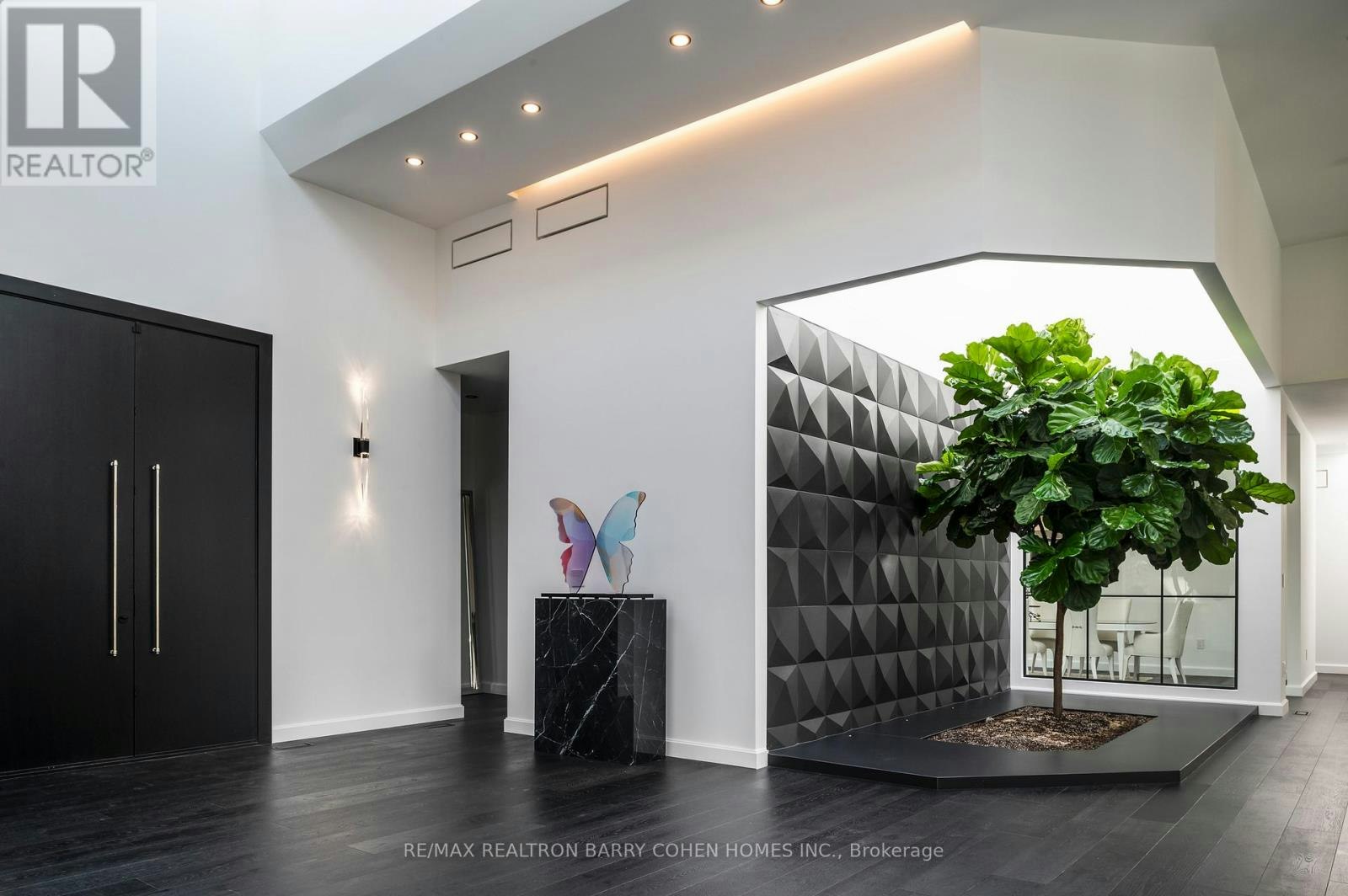 45 Park Lane Circle, Toronto, ON, M3C 2N3 - 4