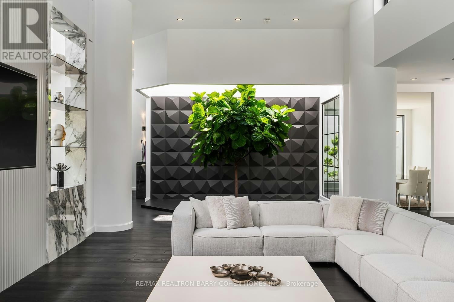 45 Park Lane Circle, Toronto, ON, M3C 2N3 - 11