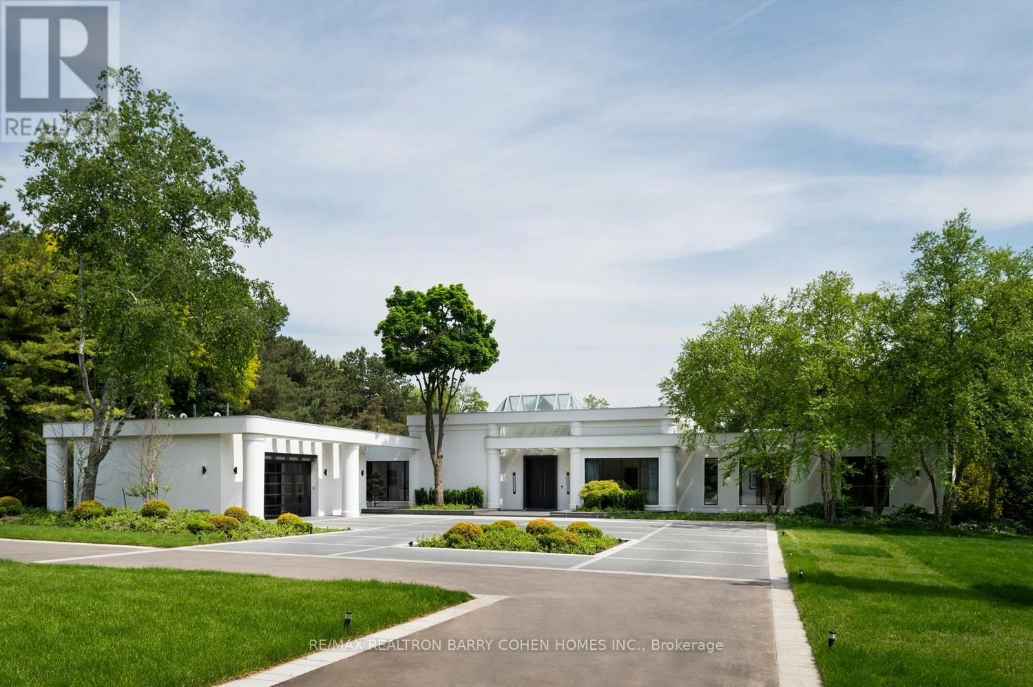 45 Park Lane Circle, Toronto, ON, M3C 2N3