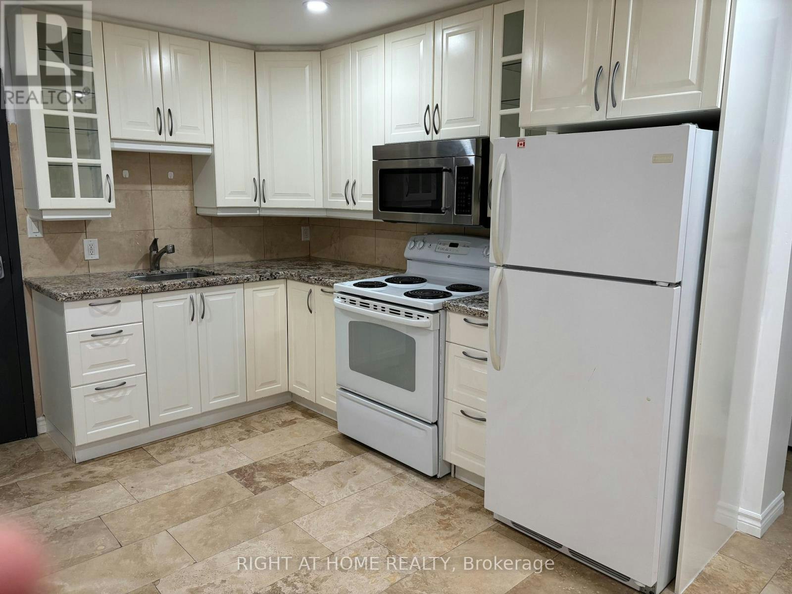 8-611 Gerrard Street E, Toronto, ON, M4M 1Y2