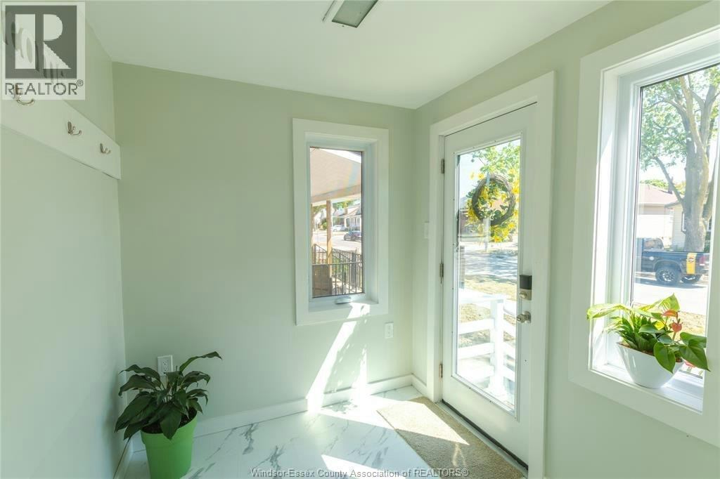 1867 St. Luke, Windsor, ON, N8W 3W8 - 3