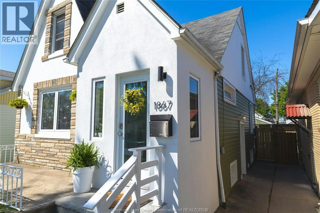 1867 St. Luke, Windsor, ON, N8W 3W8 - 2