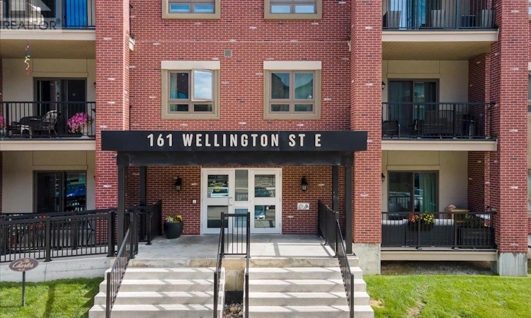 304-161 Wellington Street E