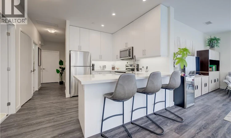 112-690 King Street W