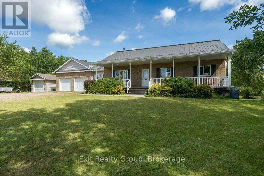 10435 41 Highway, Addington Highlands, ON, K0H 1Z0