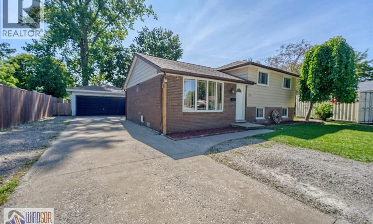 243 Hawthorn