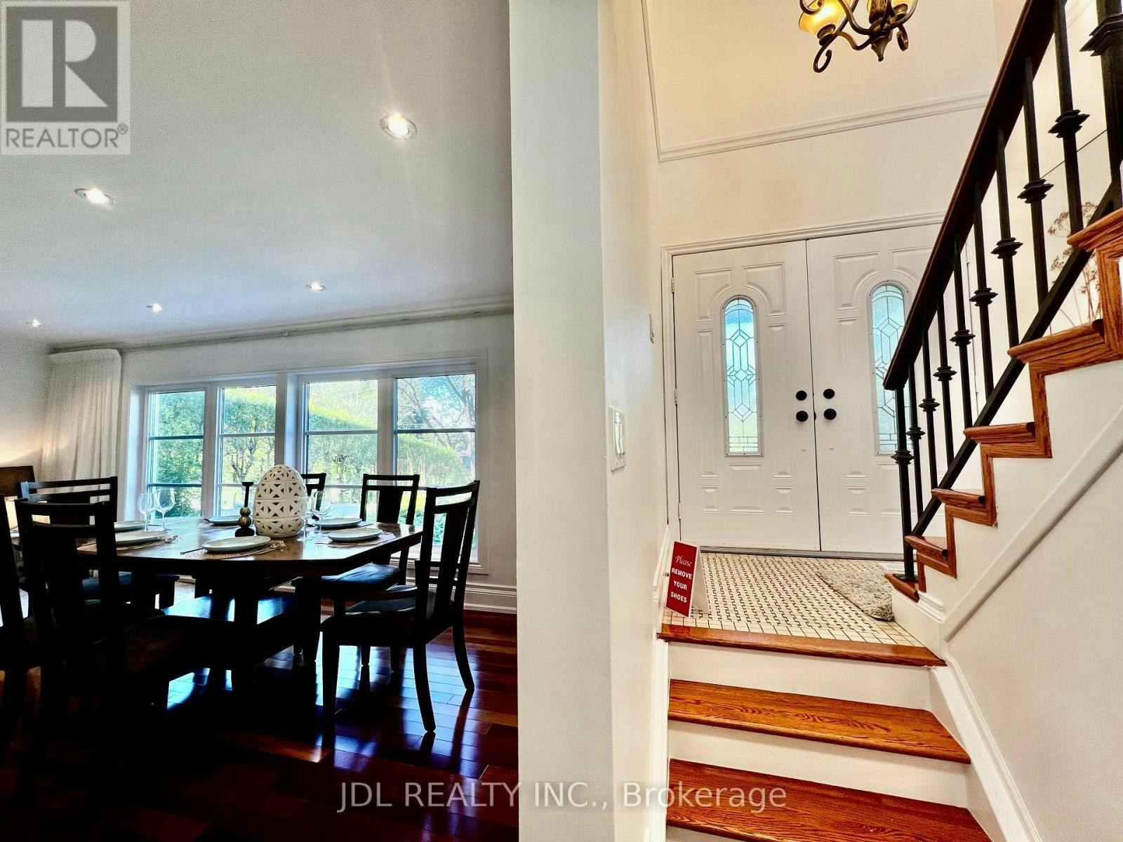 21 Rialto Drive, Toronto, ON, M3A 2N7 - 2