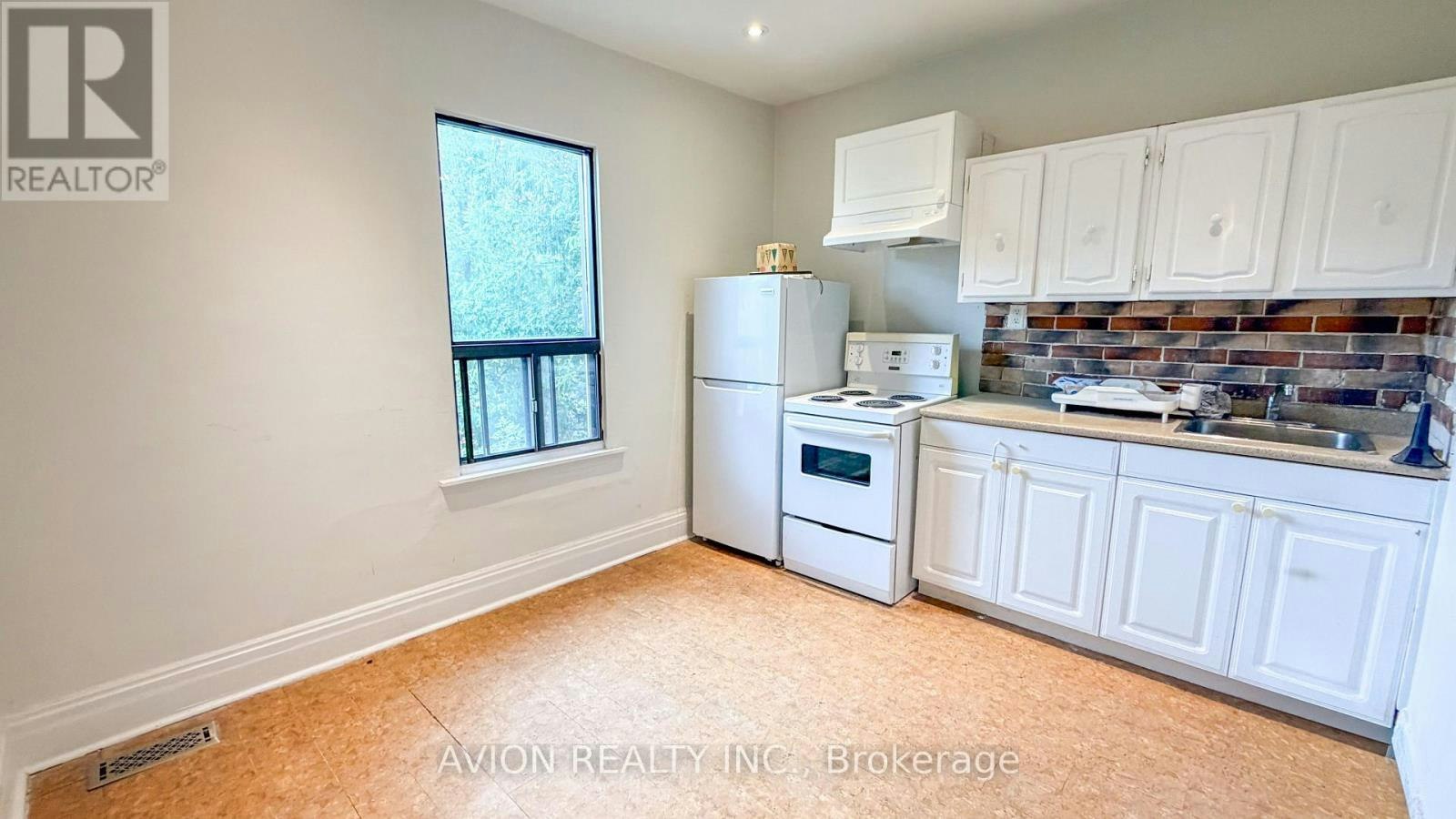 UPPER-773 Pape Avenue, Toronto, ON, M6K 3T2 - 5