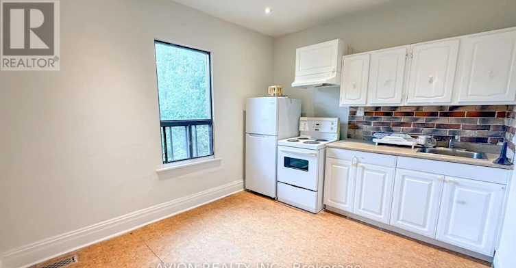 UPPER-773 Pape Avenue, Toronto, ON, M6K 3T2 - 5