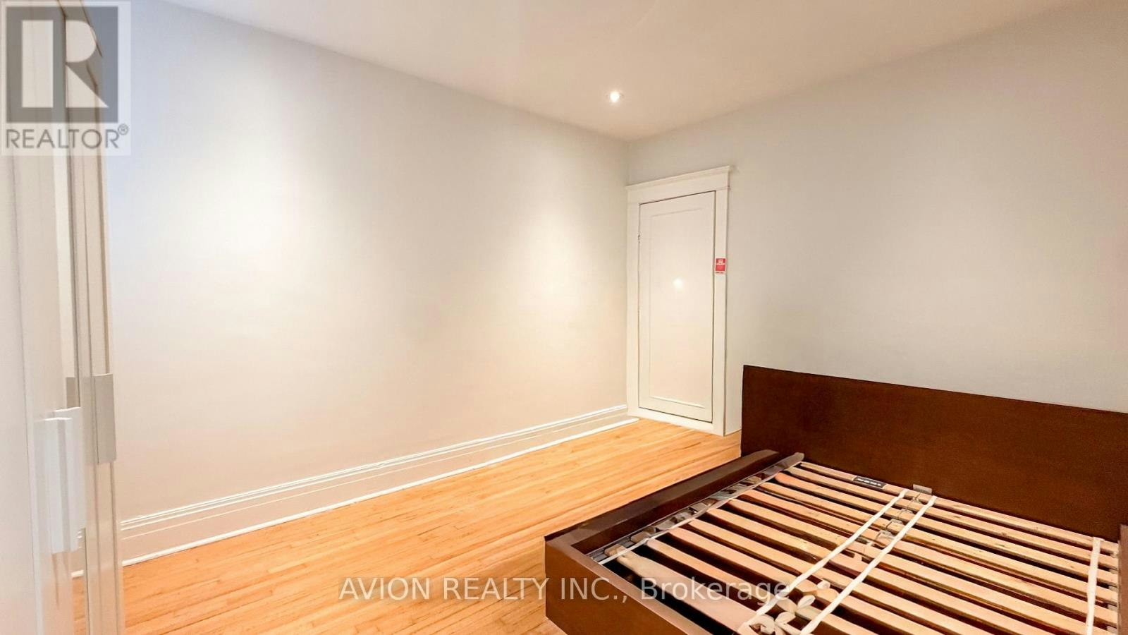UPPER-773 Pape Avenue, Toronto, ON, M6K 3T2 - 4