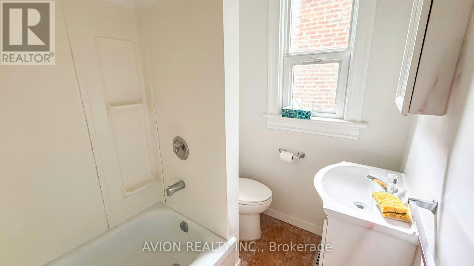 UPPER-773 Pape Avenue, Toronto, ON, M6K 3T2 - 7