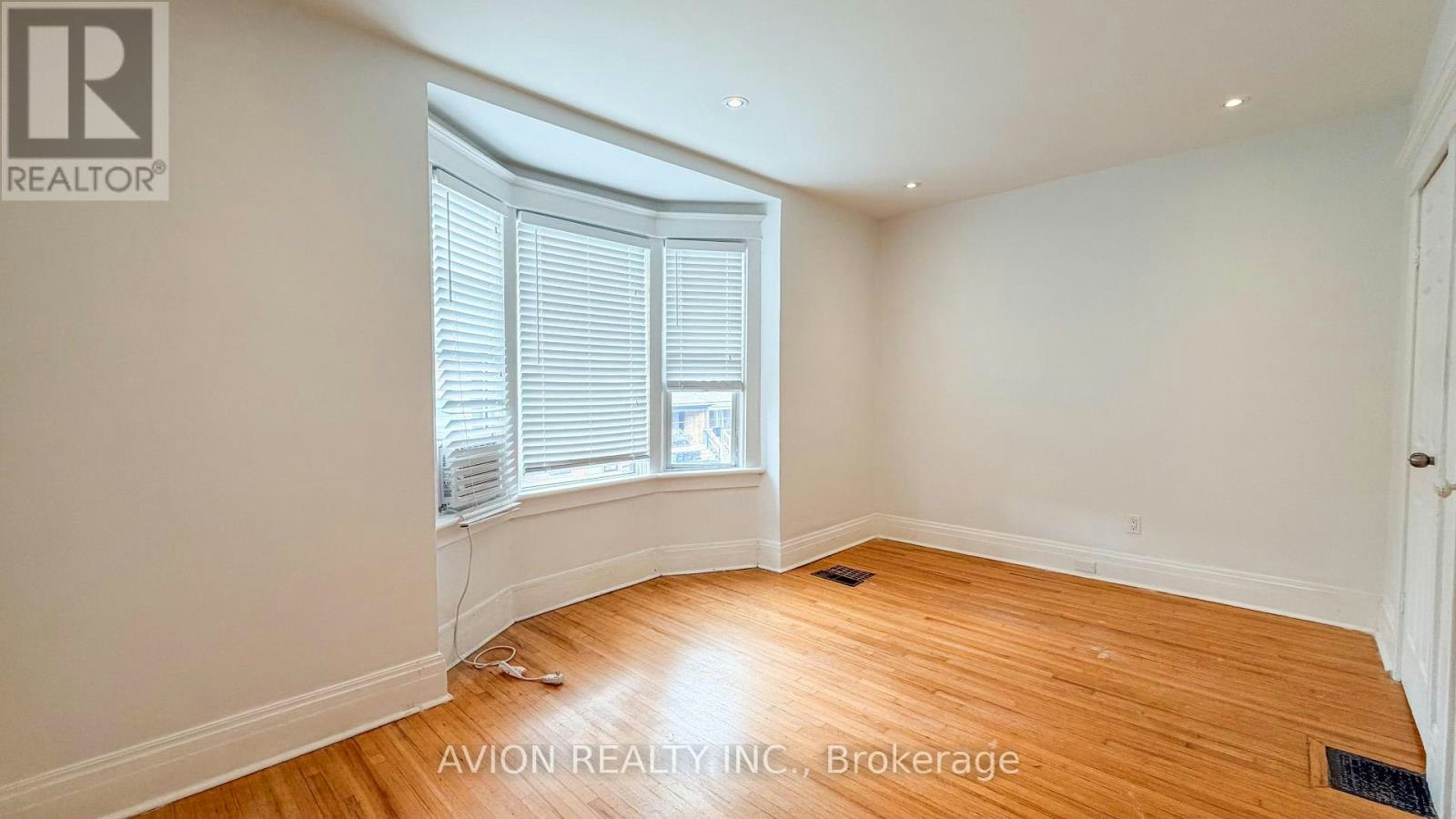 UPPER-773 Pape Avenue, Toronto, ON, M6K 3T2 - 2