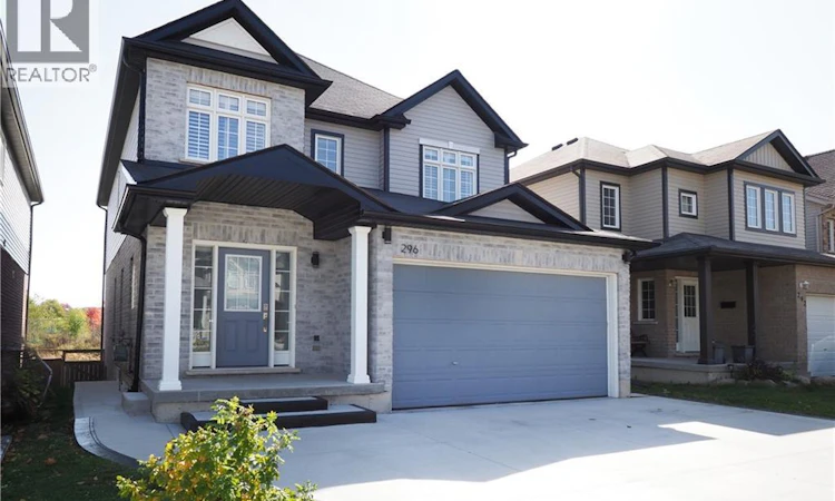 Upper-296 Countrystone Crescent
