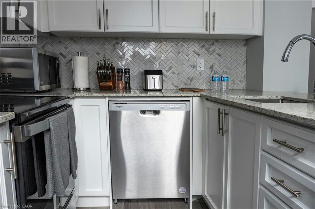 331-349 Wheat Boom Drive Drive, Oakville, ON, L6H 7X5 - 14