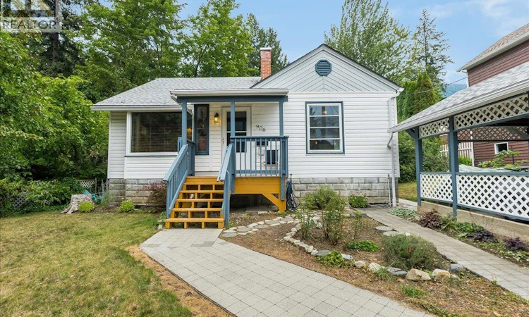 908 Fifth Street