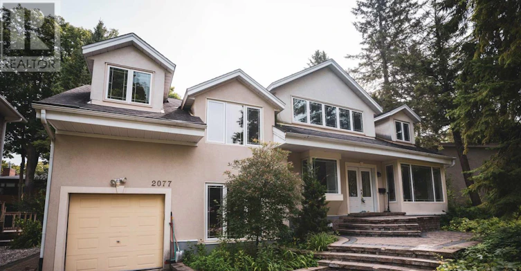 2077 Palmer Avenue, Ottawa, ON, K1H 5Z3