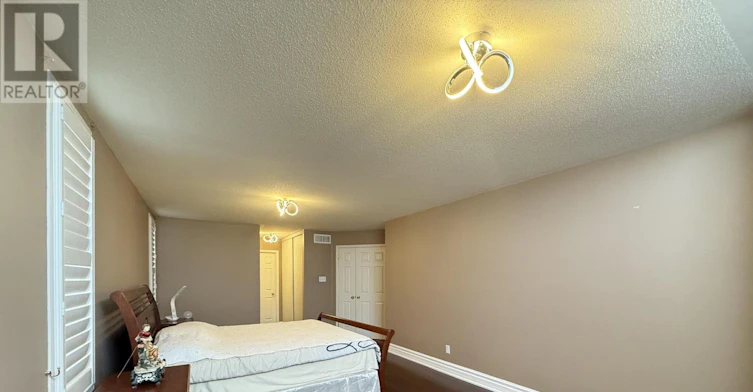 302 Edgemoore Crescent E, Ottawa, ON, K2W 1H9 - 11
