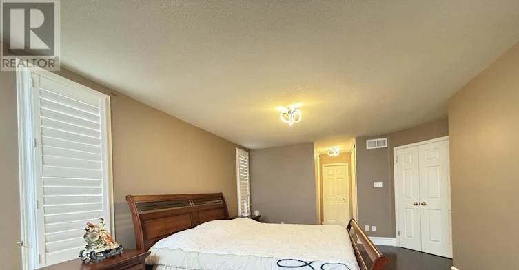 302 Edgemoore Crescent E, Ottawa, ON, K2W 1H9 - 10