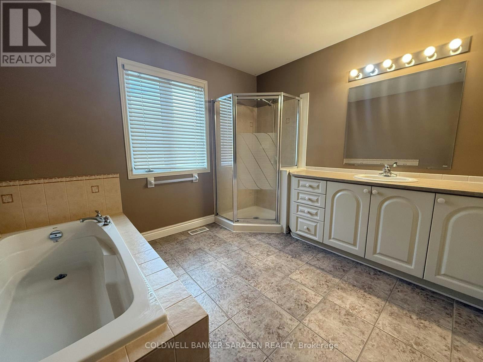 302 Edgemoore Crescent E, Ottawa, ON, K2W 1H9 - 13