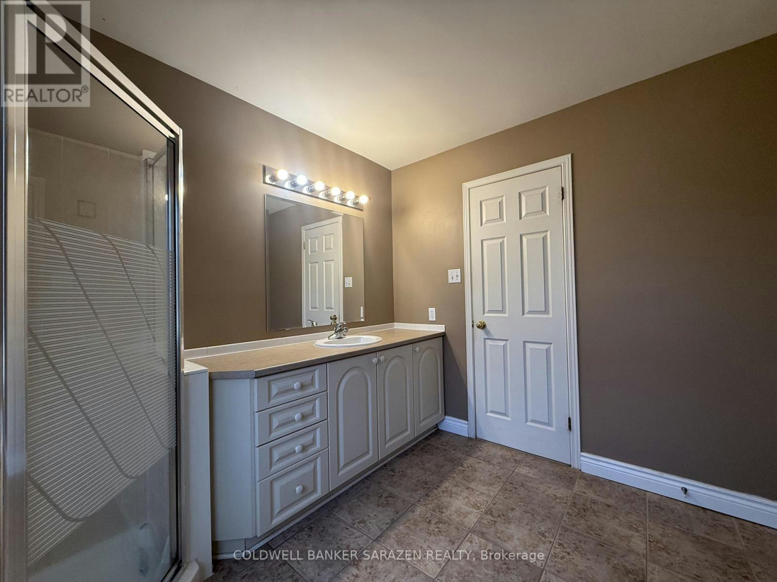302 Edgemoore Crescent E, Ottawa, ON, K2W 1H9 - 12