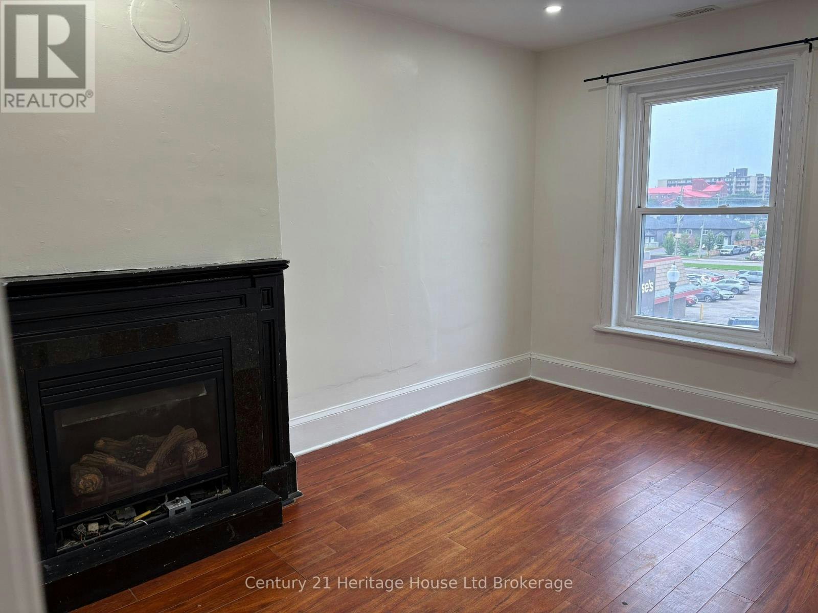 2-694 Dundas Street, Woodstock, ON, N4S 1E6 - 5