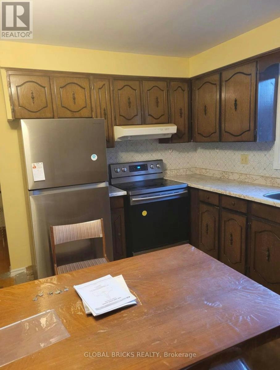 3A Heale Avenue, Toronto, ON, M1E 3X6 - 3
