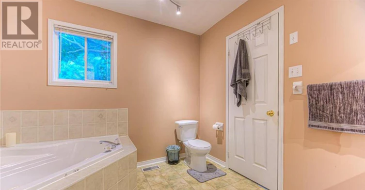 124 Wheatland Drive, Cambridge, ON, N1P 1E2 - 16
