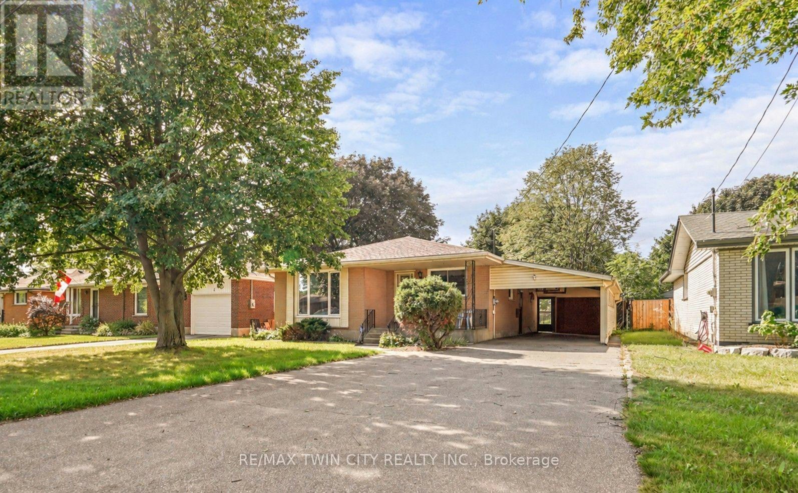4 Waddington Street, Brantford, ON, N3R 2R1