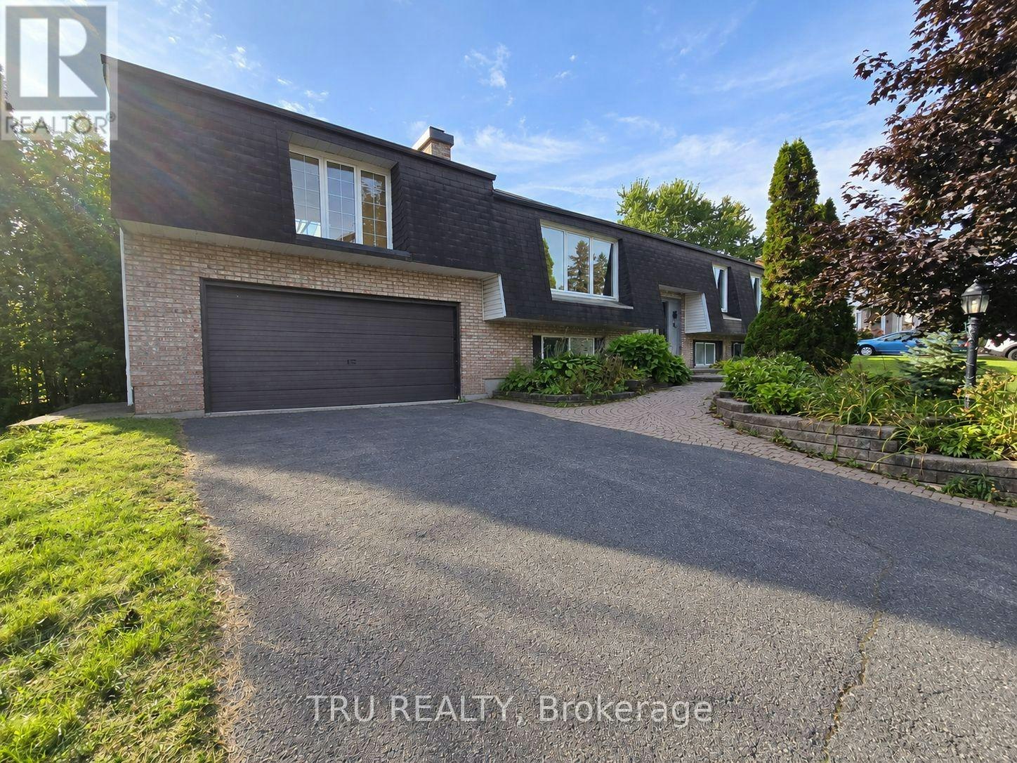14 Langholm Crescent, Ottawa, ON, K2J 1H2