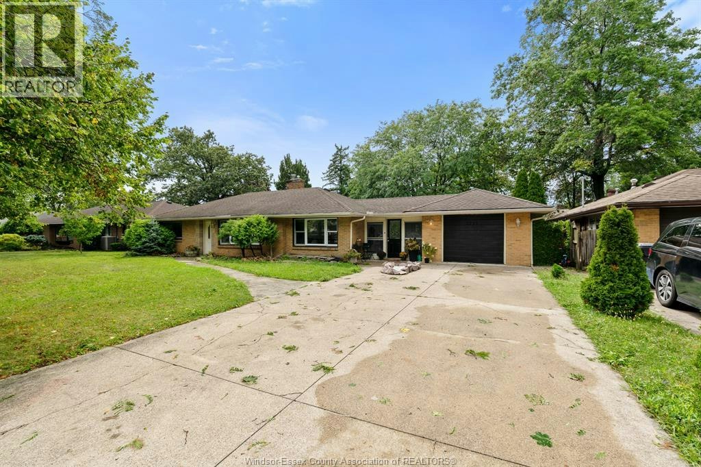 2725 Buckingham Drive, Windsor, ON, N8T 2C1