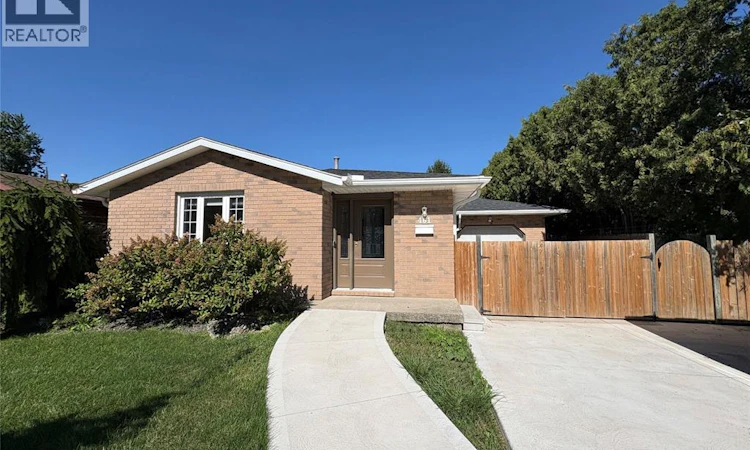 461 Mcnaughton Avenue West
