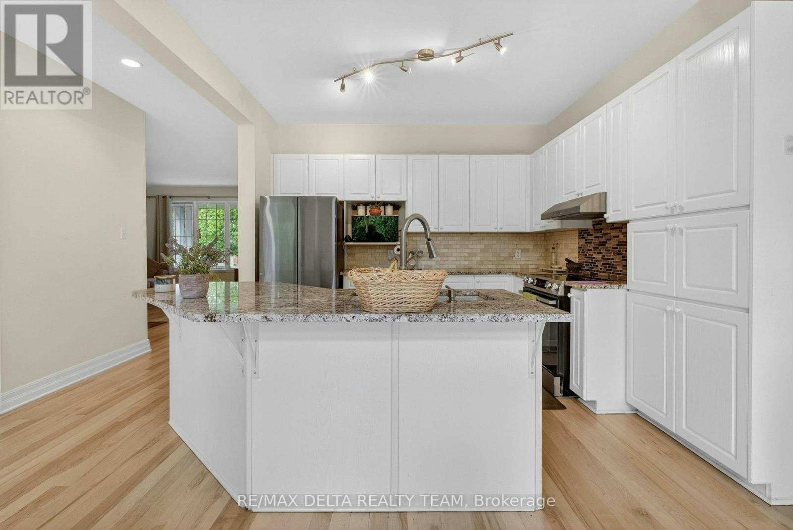 46 Birchfield Avenue, Ottawa, ON, K2M 2N5 - 23