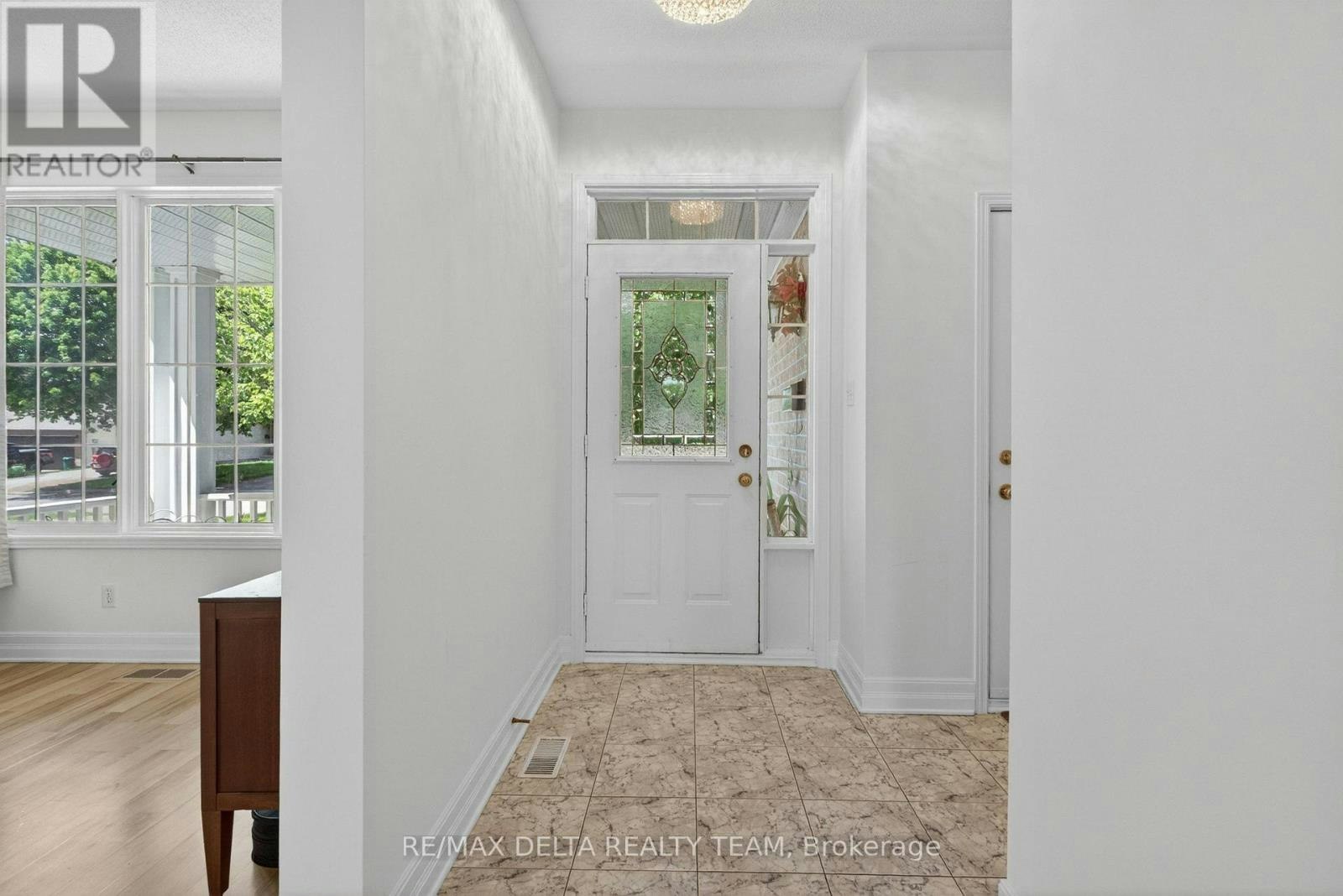 46 Birchfield Avenue, Ottawa, ON, K2M 2N5 - 11