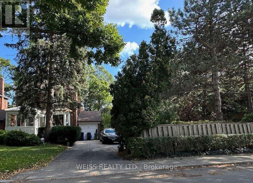 31 Aldburn Road, Toronto, ON, M6C 2K4