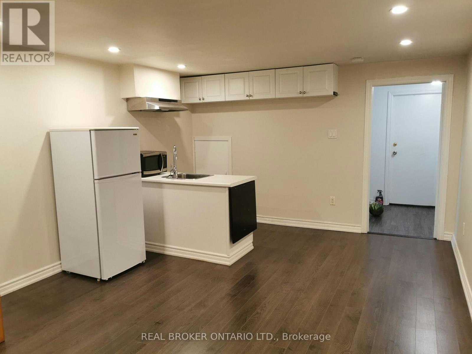 40 Green Bush Road, Toronto, ON, M2M 1P3 - 2