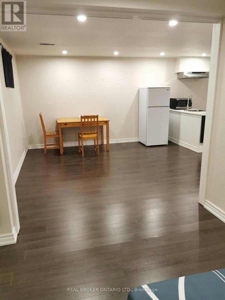 40 Green Bush Road, Toronto, ON, M2M 1P3 - 4