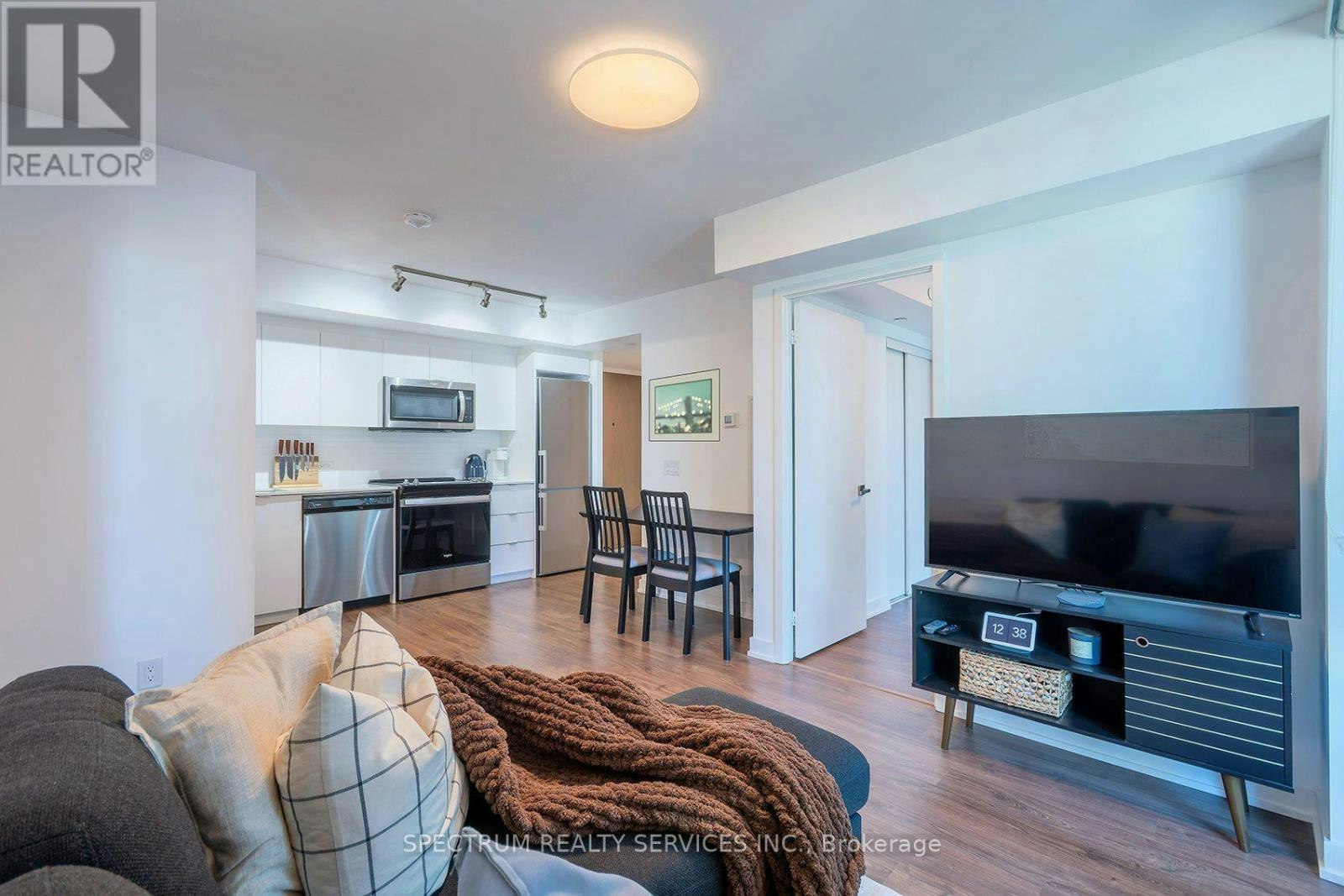 427-30 Tretti Way, Toronto, ON, M3H 0E3
