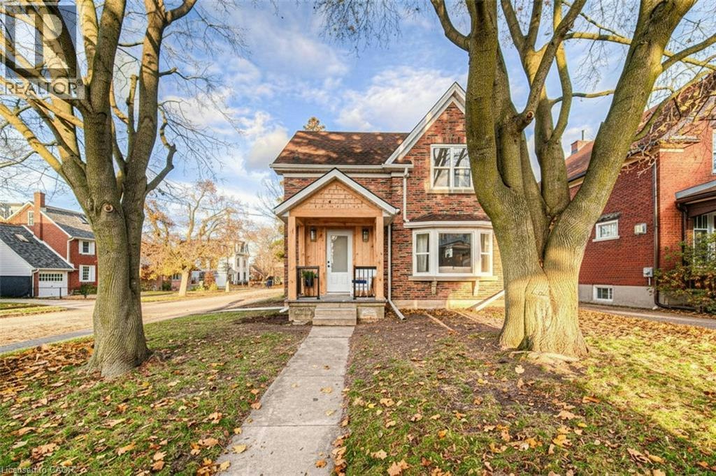 30 Dunbar Road S, Waterloo, ON, N2L 2E3