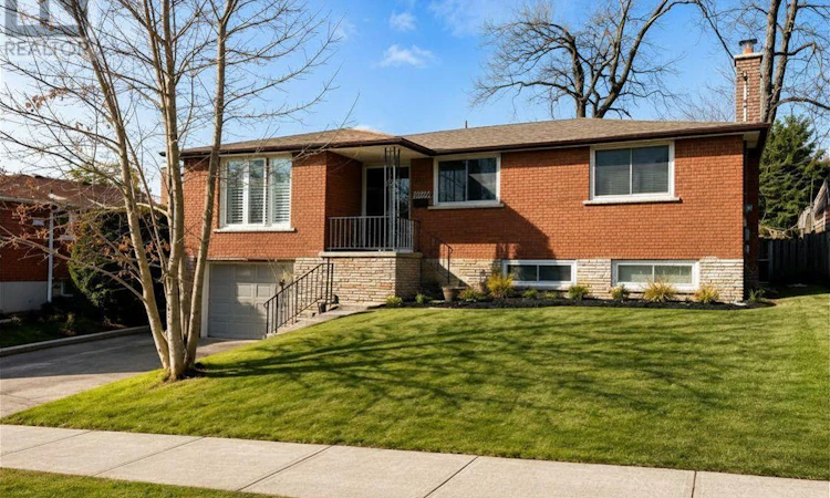 166 Collings Avenue