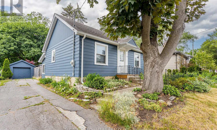 9 Forward Avenue