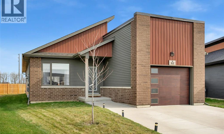 62 Moonstone Crescent