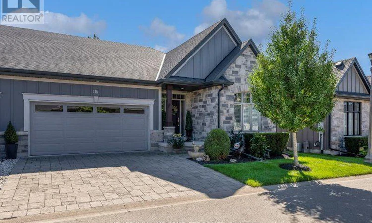 21-17 Ridgeview Crescent