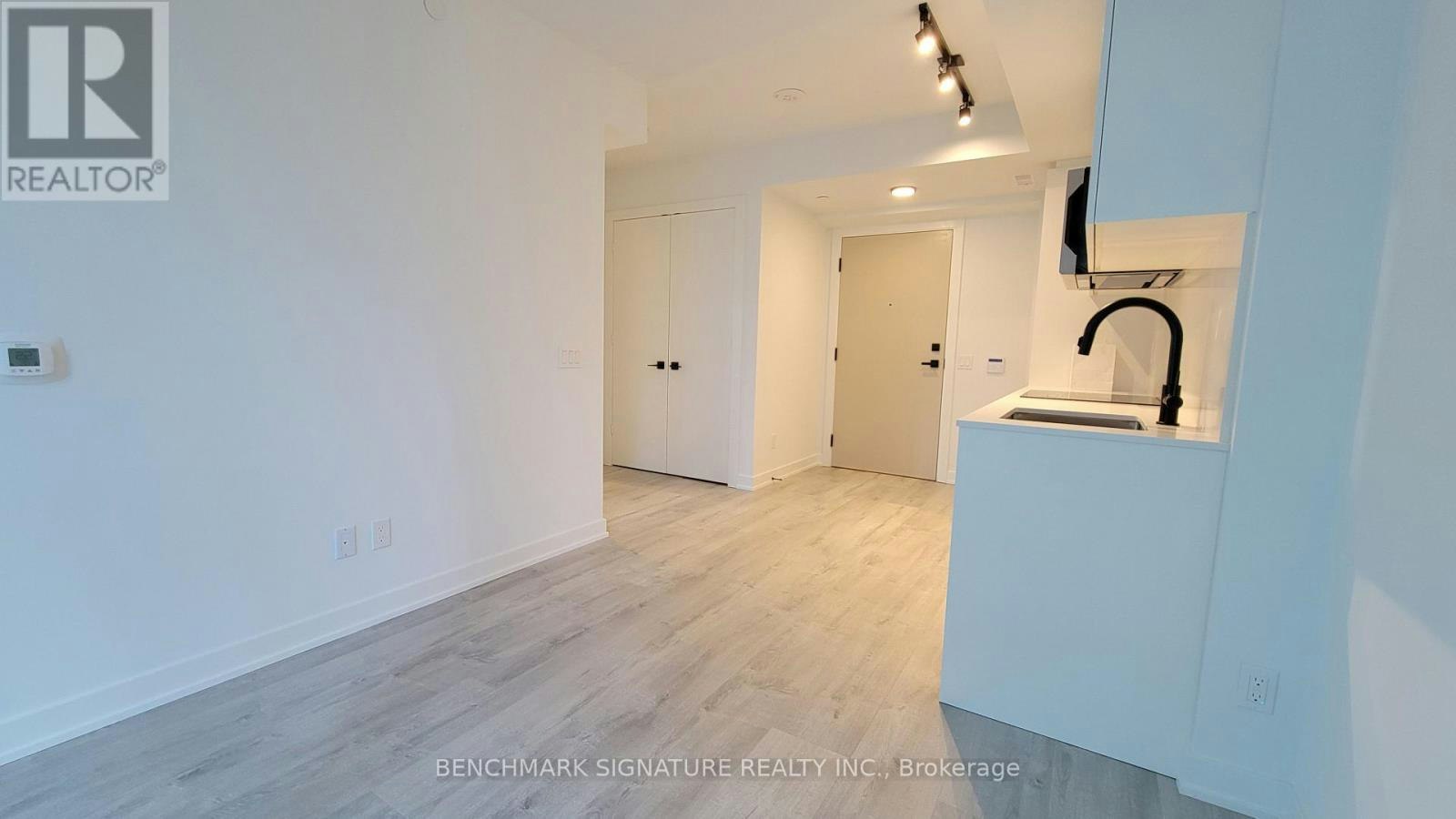 804-327 King Street, Toronto, ON, M5V 0W7 - 5