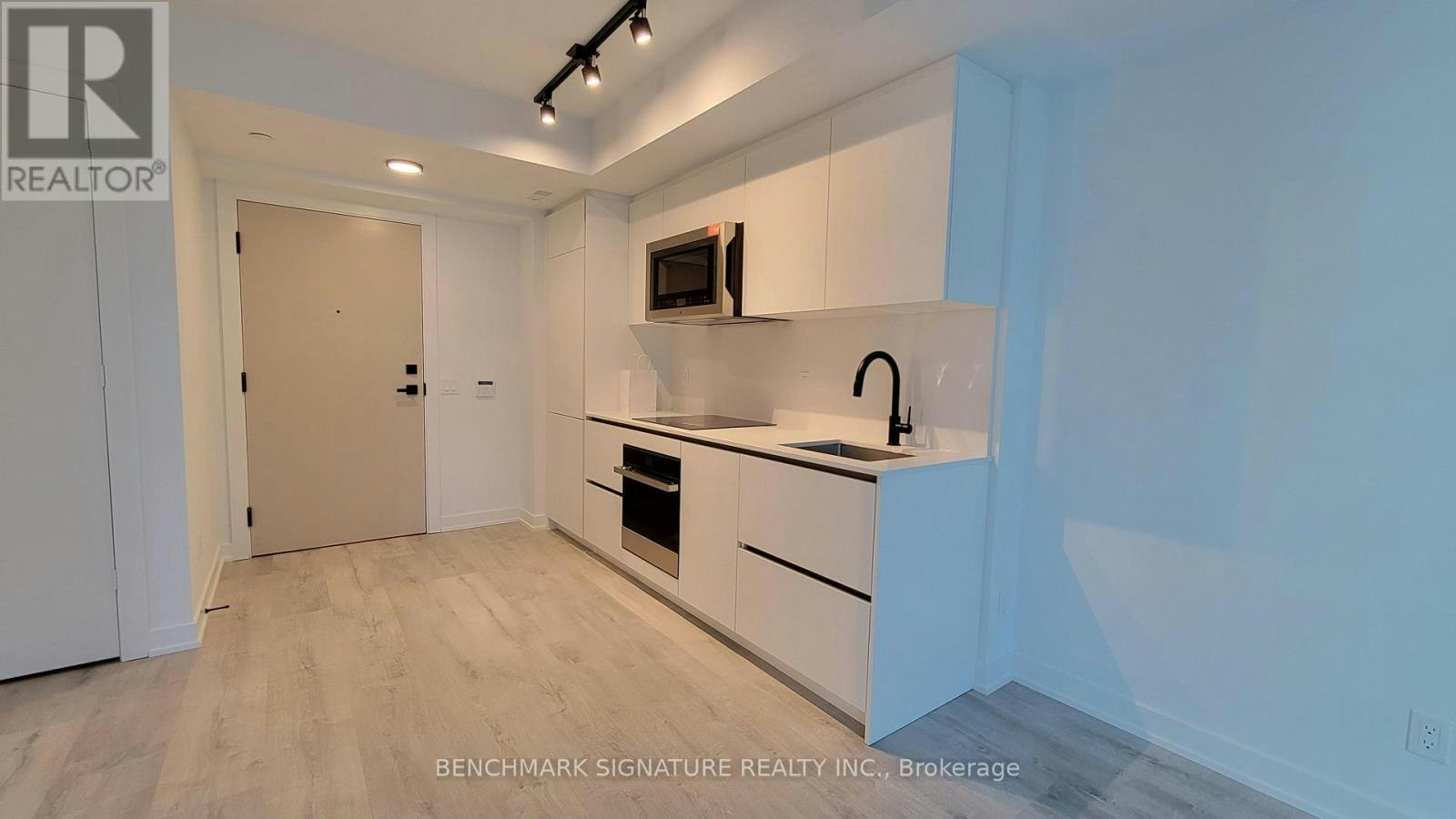 804-327 King Street, Toronto, ON, M5V 0W7 - 4