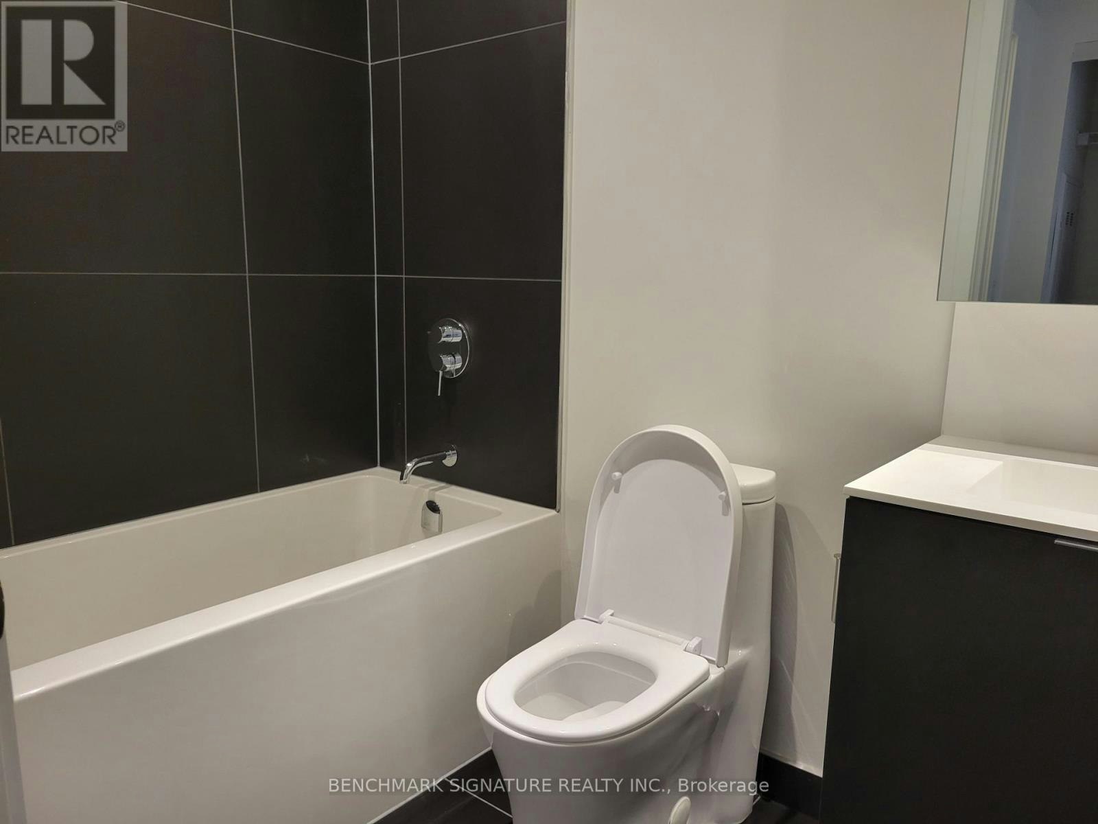 1820-20 Edward Street, Toronto, ON, M5G 1C9 - 3
