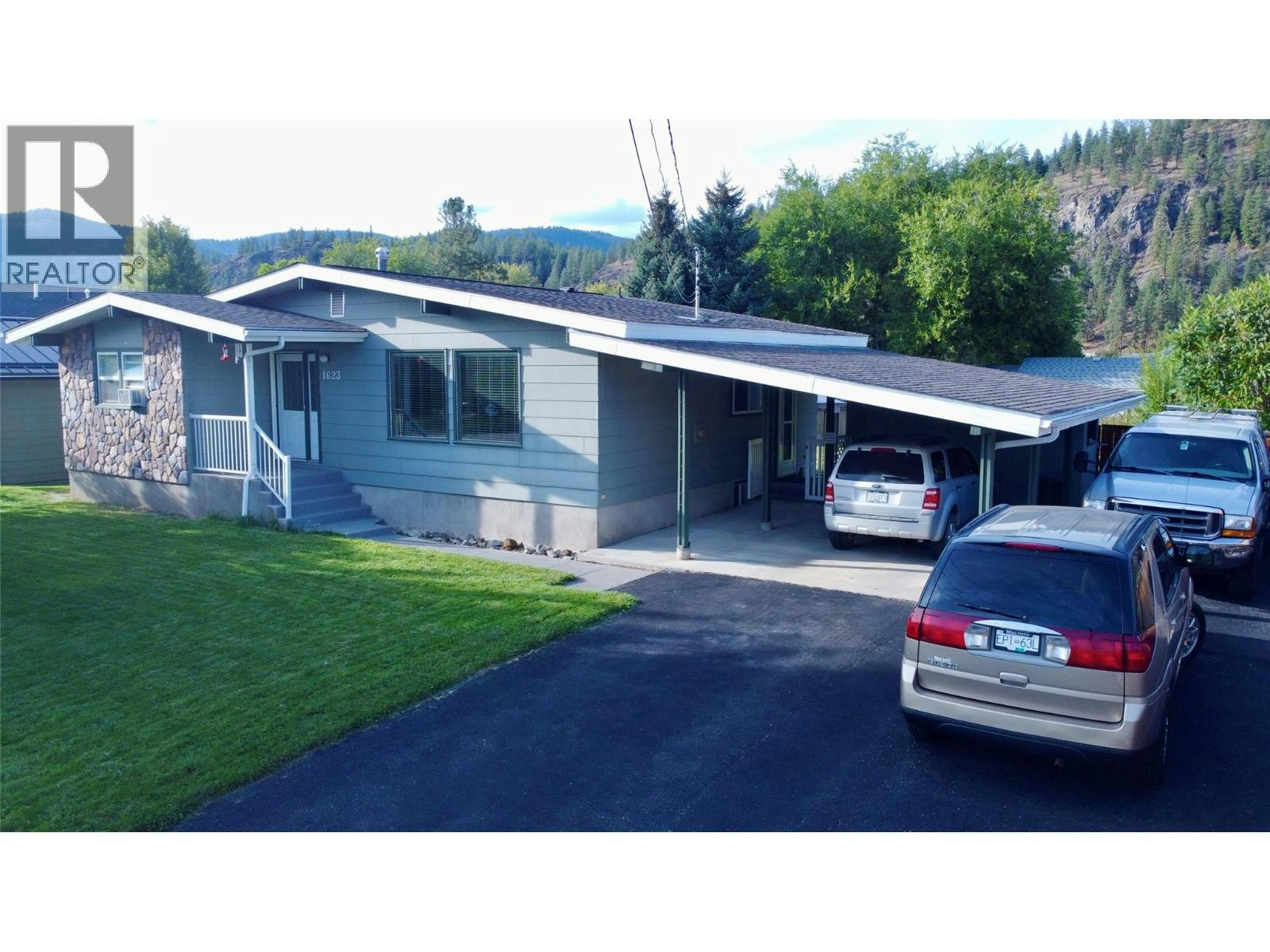 1623 Landsdowne Crescent, Grand Forks, BC, V0H 1H0
