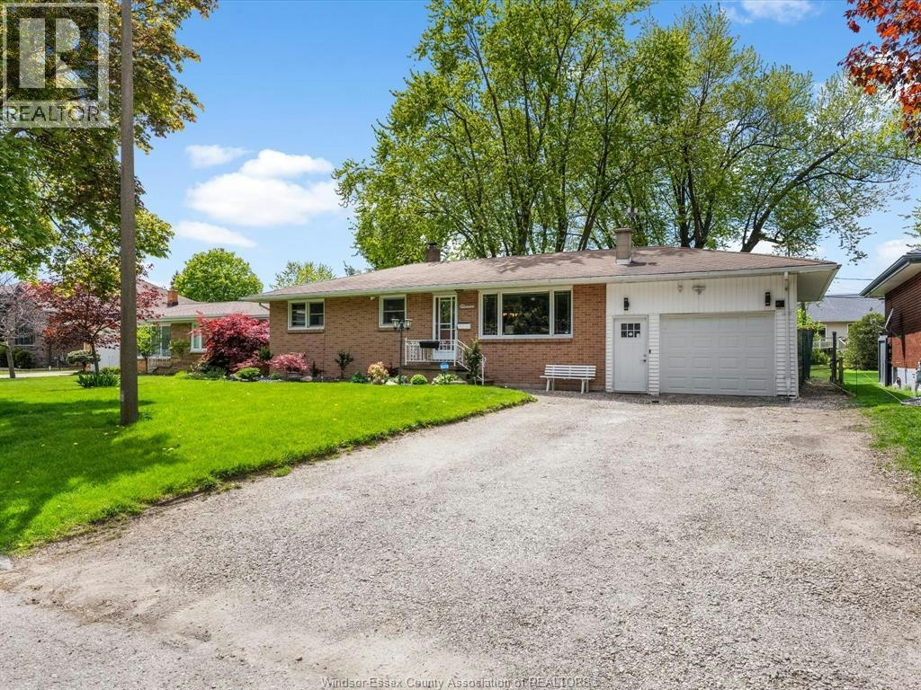 11 Warren Avenue, Leamington, ON, N8H 2R3