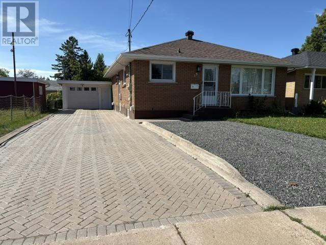 15 Kitchener Road, Sault Ste. Marie, ON, P6B 4R1