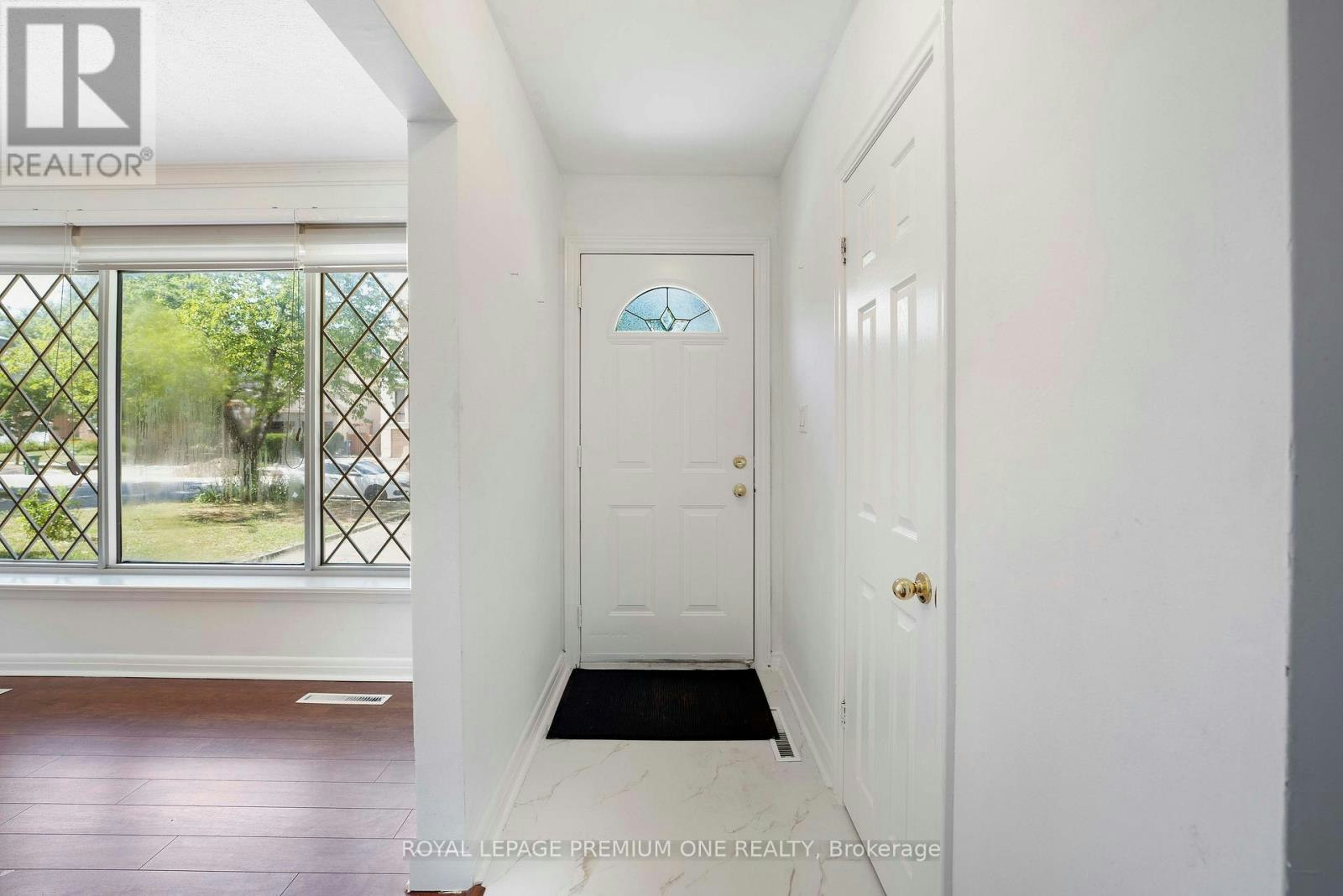 MAIN LEVEL-139 Mckee Avenue, Toronto, ON, M2N 4C5 - 2